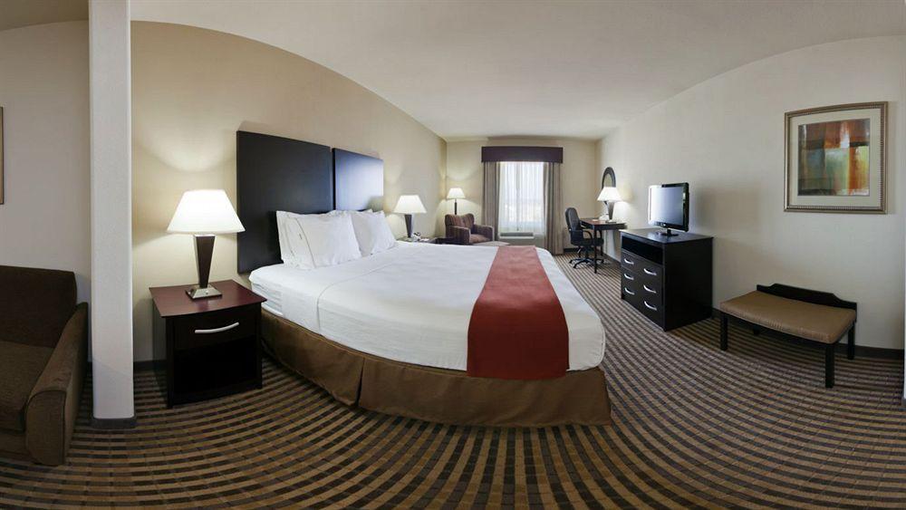 Holiday Inn Express & Suites Brady By Ihg Zewnętrze zdjęcie