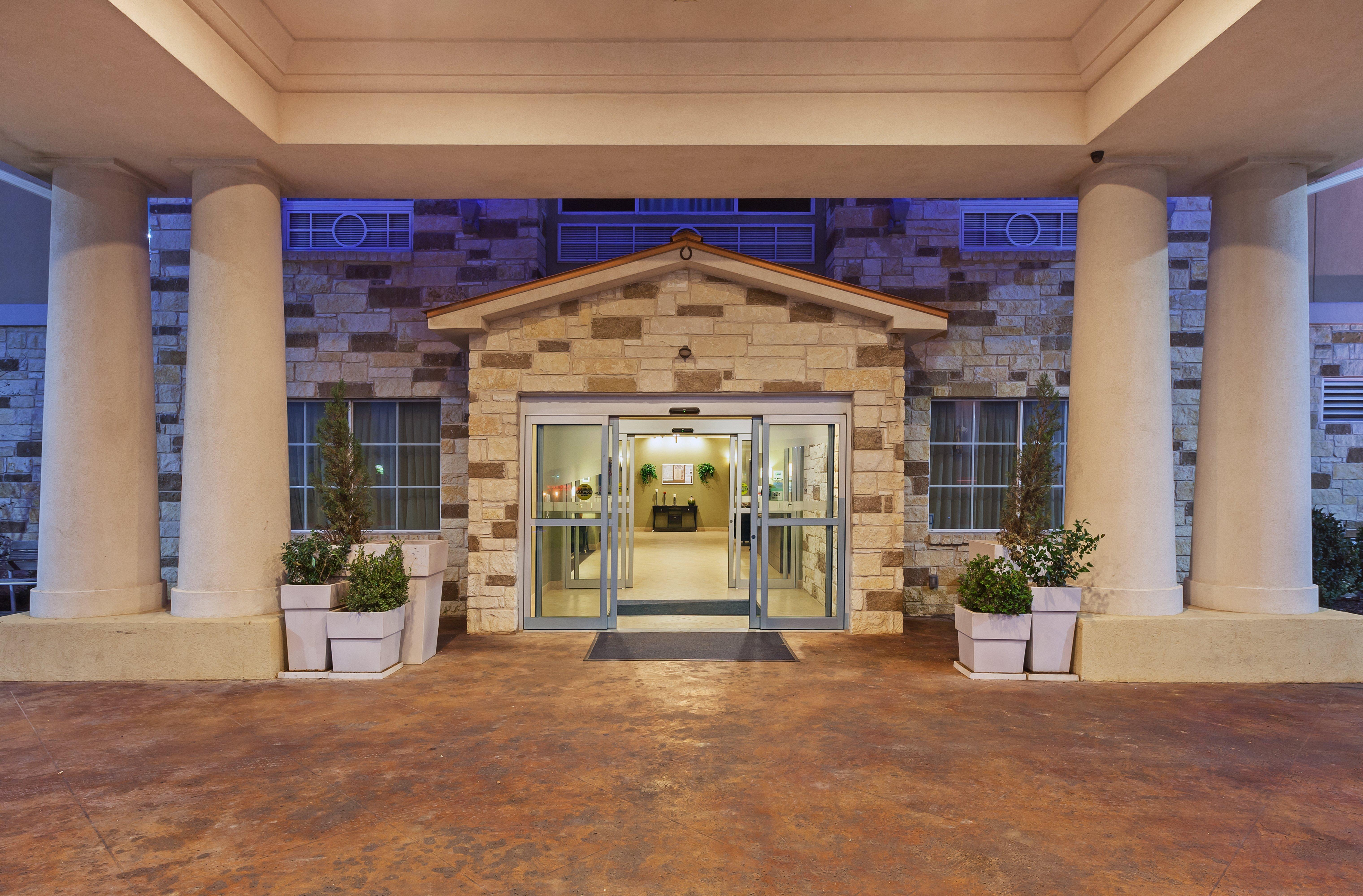 Holiday Inn Express & Suites Brady By Ihg Zewnętrze zdjęcie