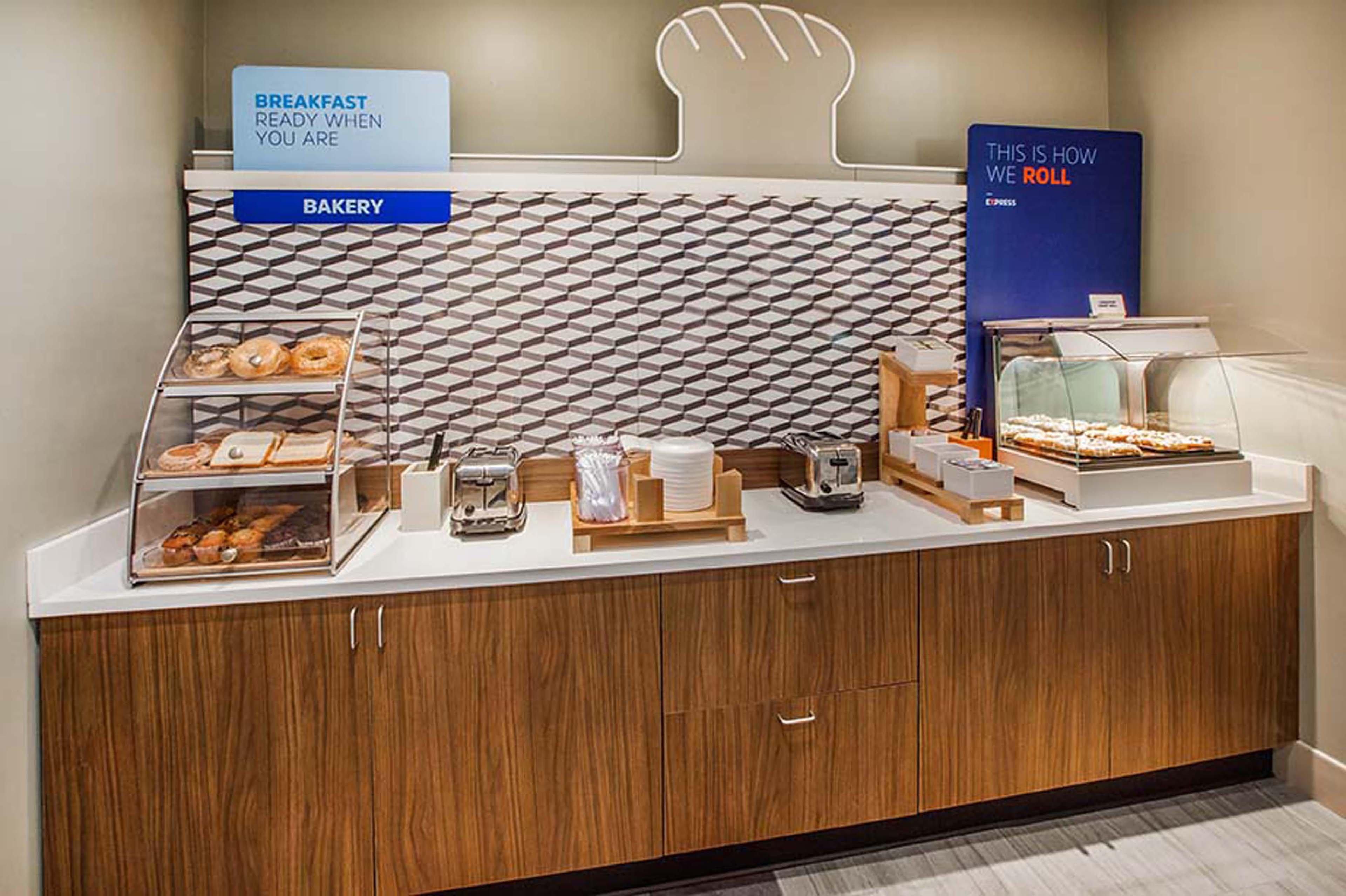 Holiday Inn Express & Suites Brady By Ihg Zewnętrze zdjęcie