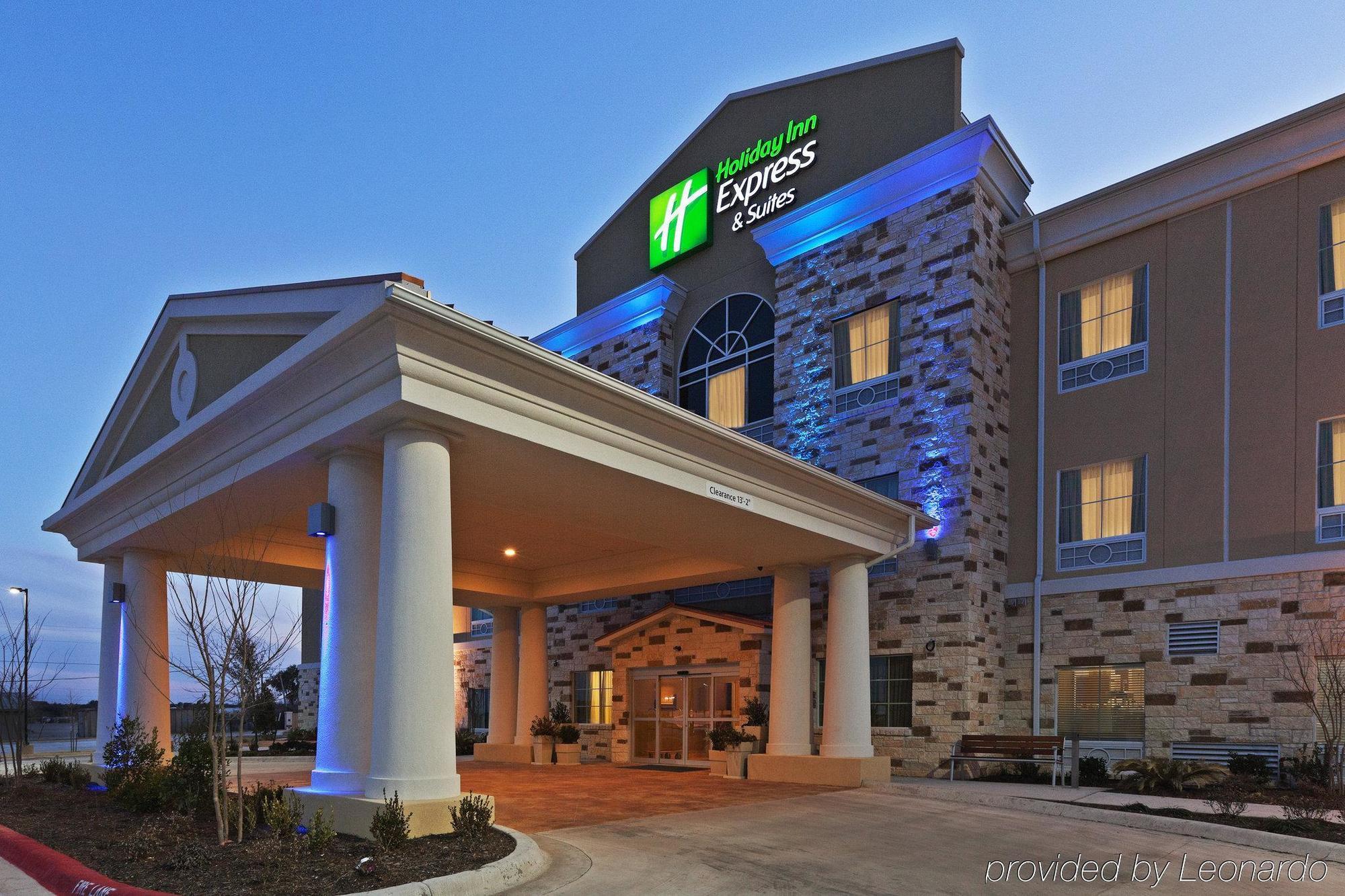 Holiday Inn Express & Suites Brady By Ihg Zewnętrze zdjęcie