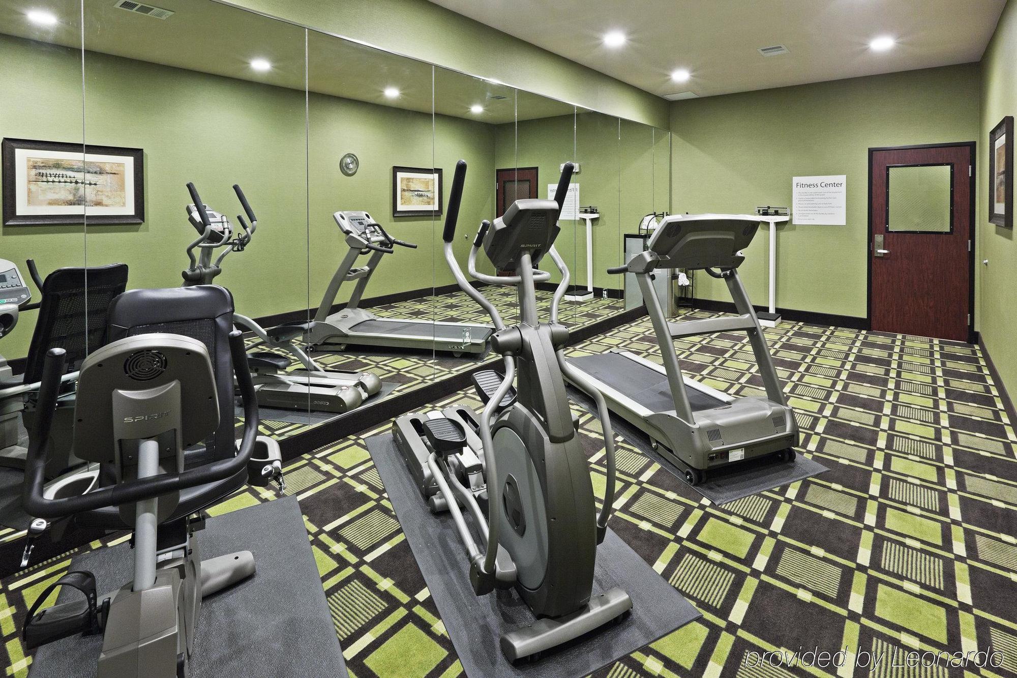 Holiday Inn Express & Suites Brady By Ihg Udogodnienia zdjęcie