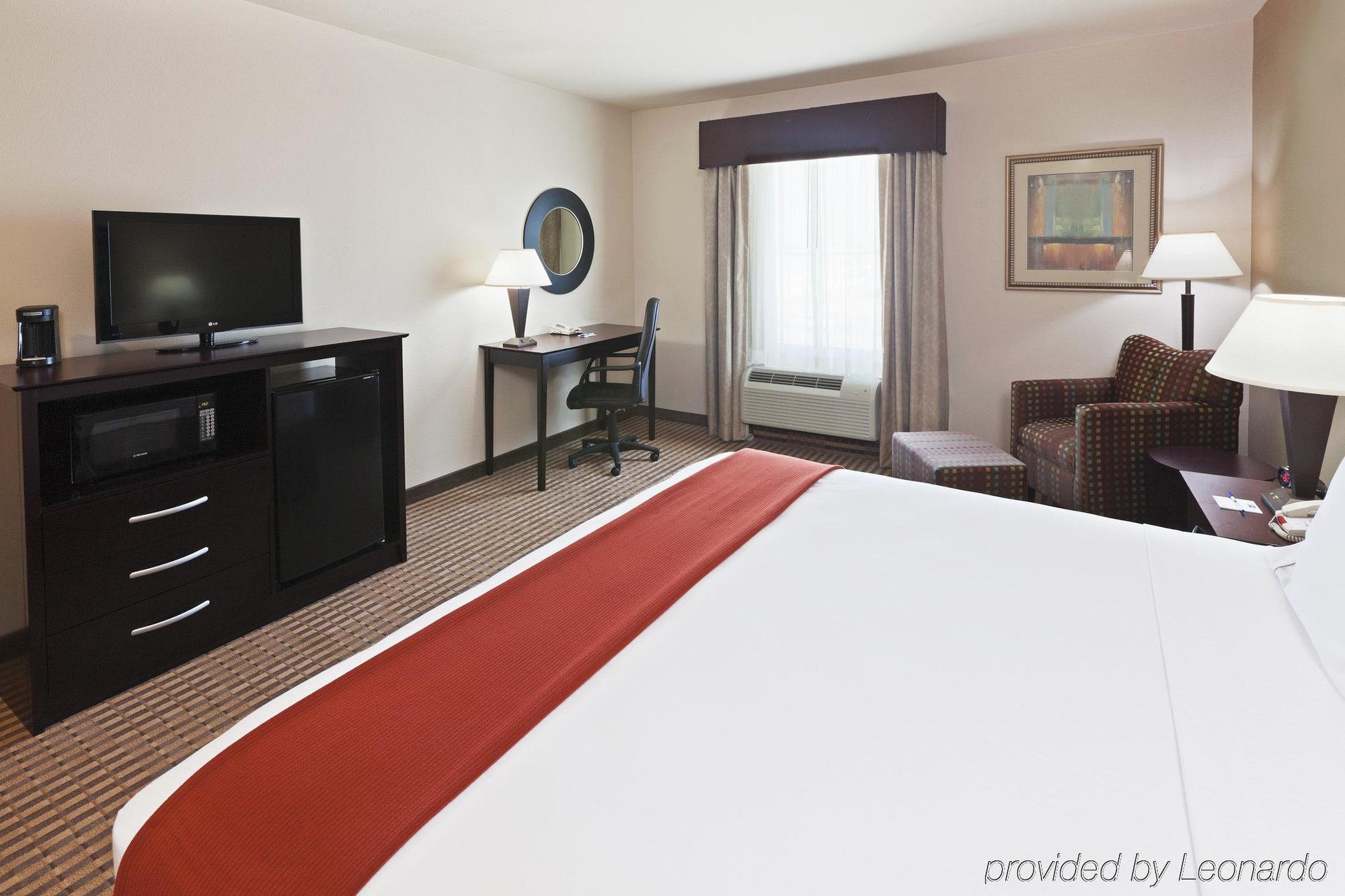 Holiday Inn Express & Suites Brady By Ihg Pokój zdjęcie