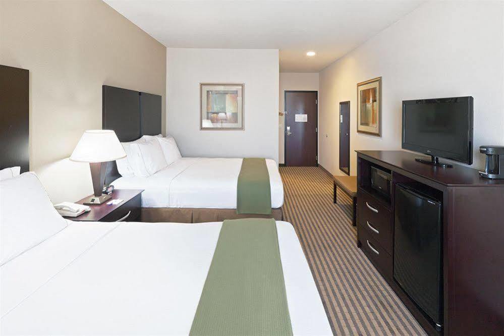 Holiday Inn Express & Suites Brady By Ihg Zewnętrze zdjęcie